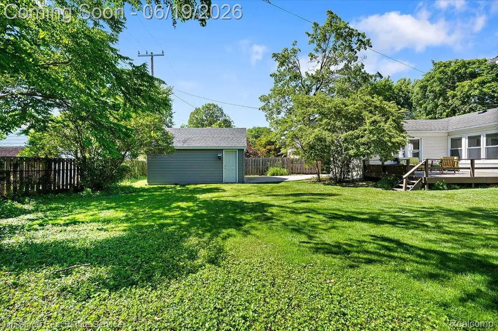 615 Lakepointe Street Grosse Pointe Park City MI 48230
