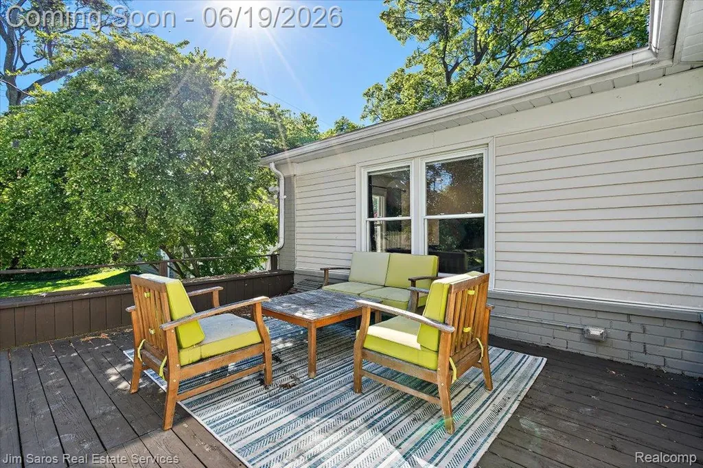 615 Lakepointe Street Grosse Pointe Park City MI 48230