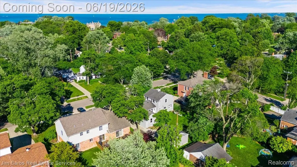615 Lakepointe Street Grosse Pointe Park City MI 48230