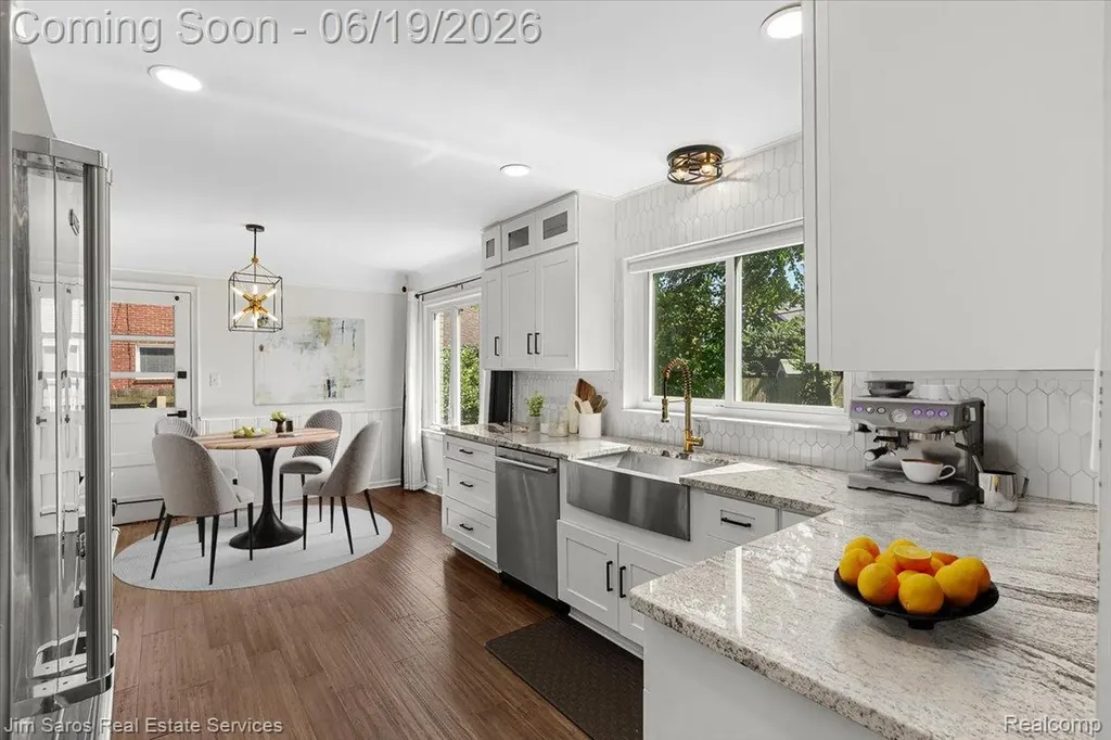 615 Lakepointe Street Grosse Pointe Park City MI 48230