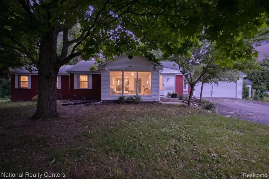 Lyon Charter Township MI, 360 Woodland Drive