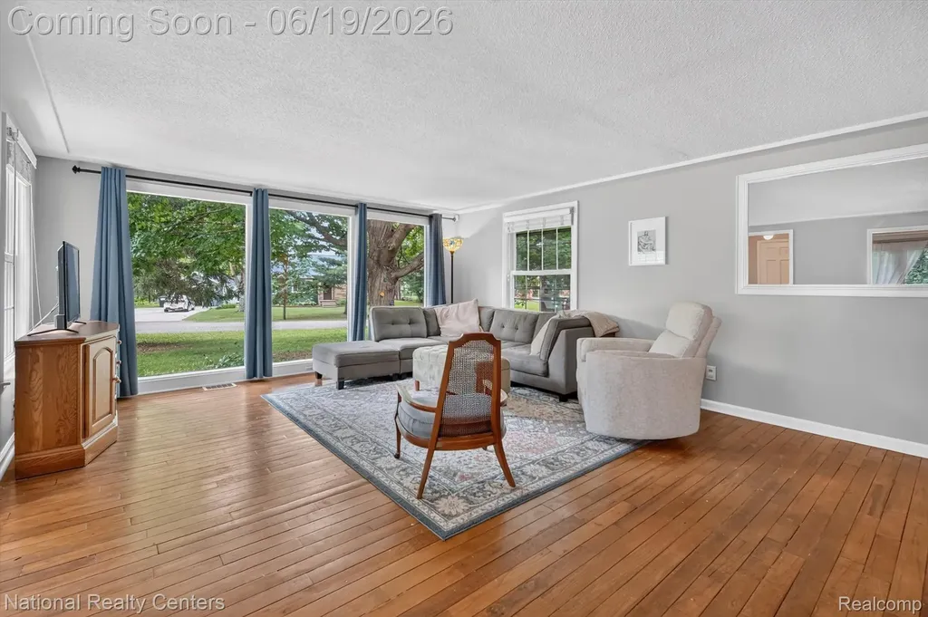 360 Woodland Drive Lyon Charter Township MI 48178
