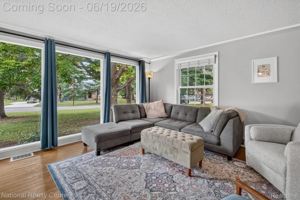 360 Woodland Drive Lyon Charter Township MI 48178
