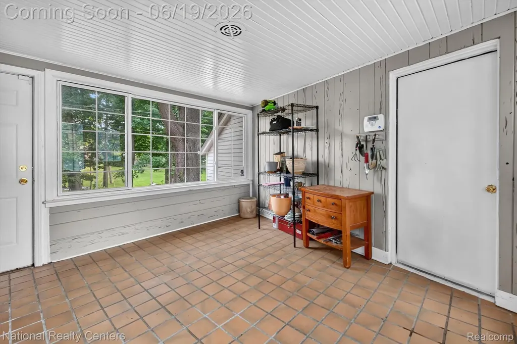 360 Woodland Drive Lyon Charter Township MI 48178