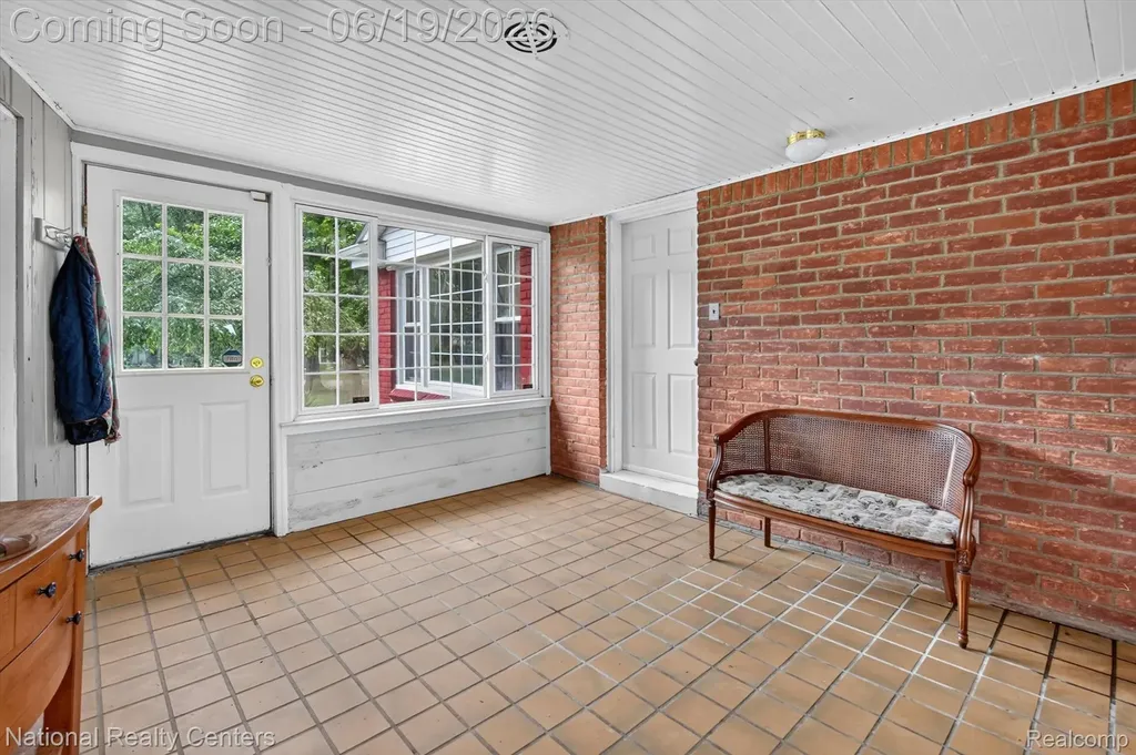 360 Woodland Drive Lyon Charter Township MI 48178
