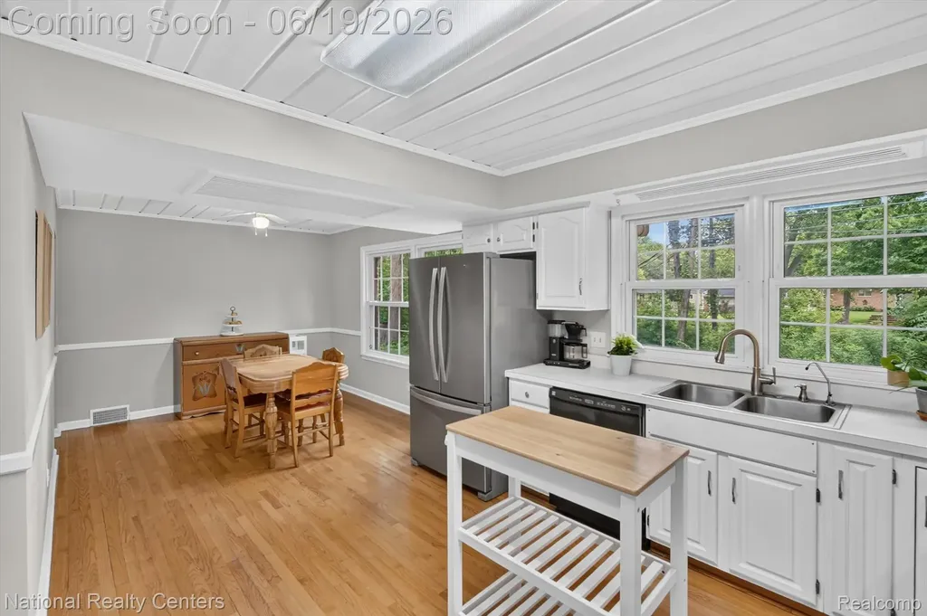 360 Woodland Drive Lyon Charter Township MI 48178