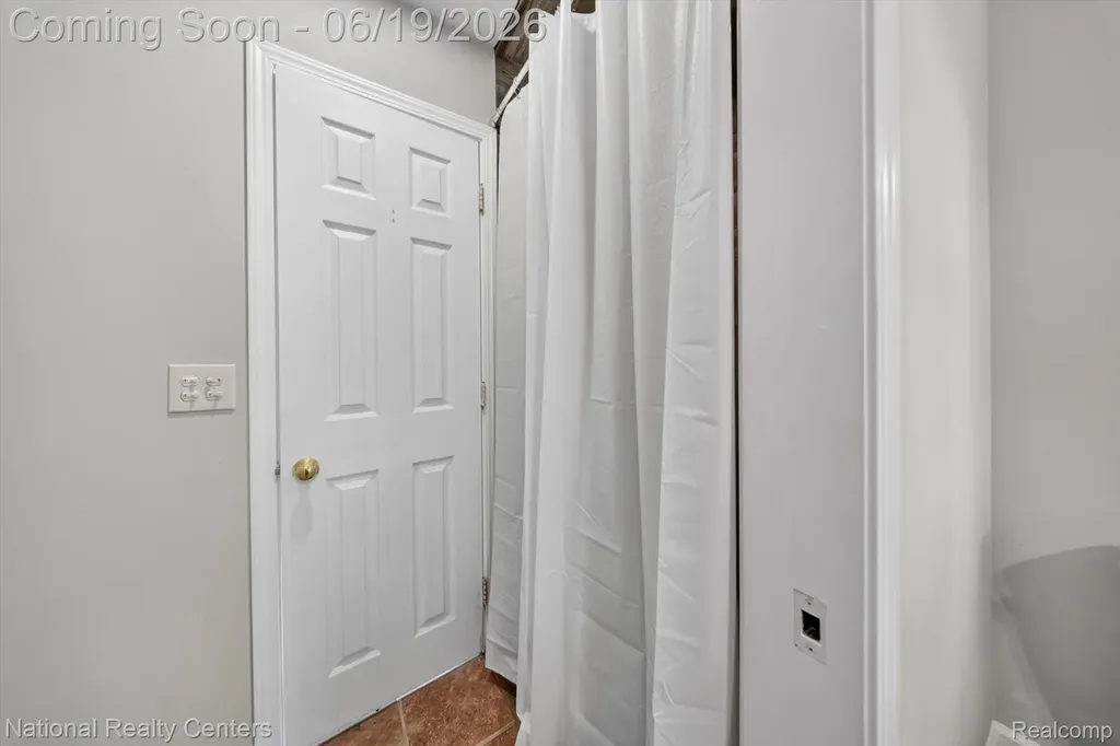 360 Woodland Drive Lyon Charter Township MI 48178