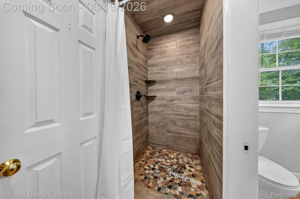 360 Woodland Drive Lyon Charter Township MI 48178