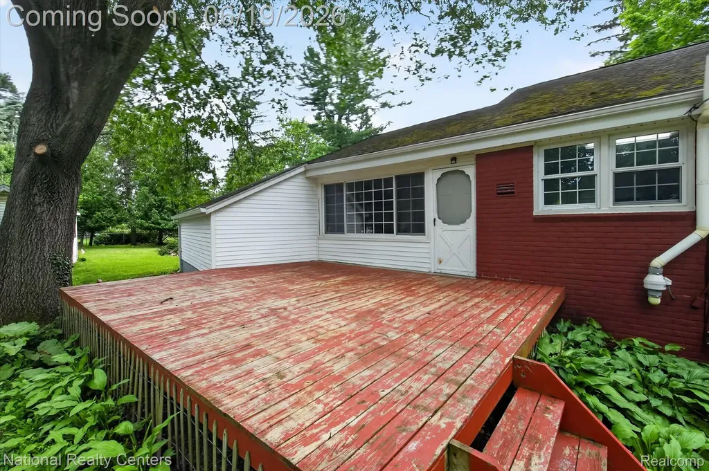360 Woodland Drive Lyon Charter Township MI 48178