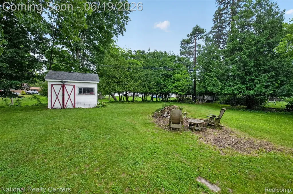 360 Woodland Drive Lyon Charter Township MI 48178