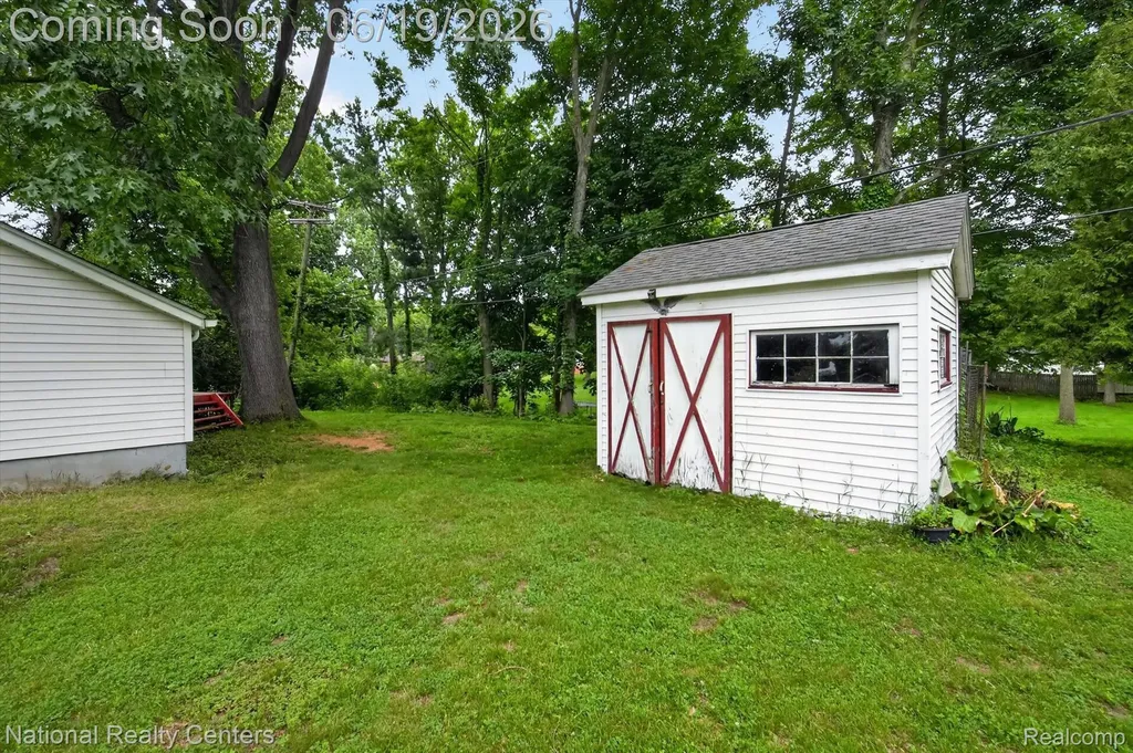 360 Woodland Drive Lyon Charter Township MI 48178