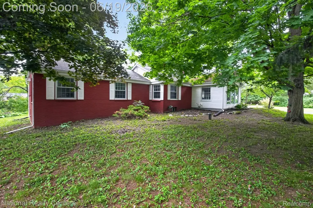 360 Woodland Drive Lyon Charter Township MI 48178