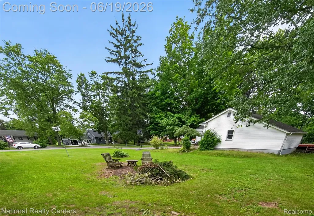 360 Woodland Drive Lyon Charter Township MI 48178