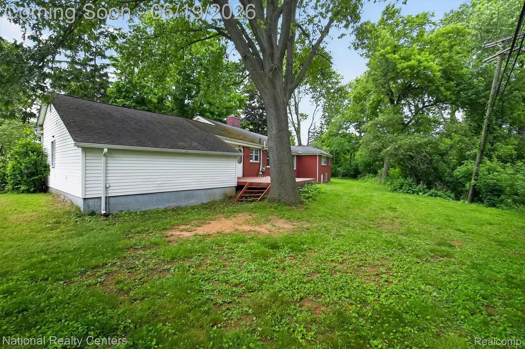 360 Woodland Drive Lyon Charter Township MI 48178