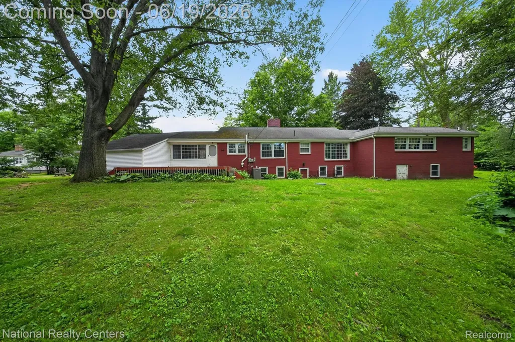 360 Woodland Drive Lyon Charter Township MI 48178