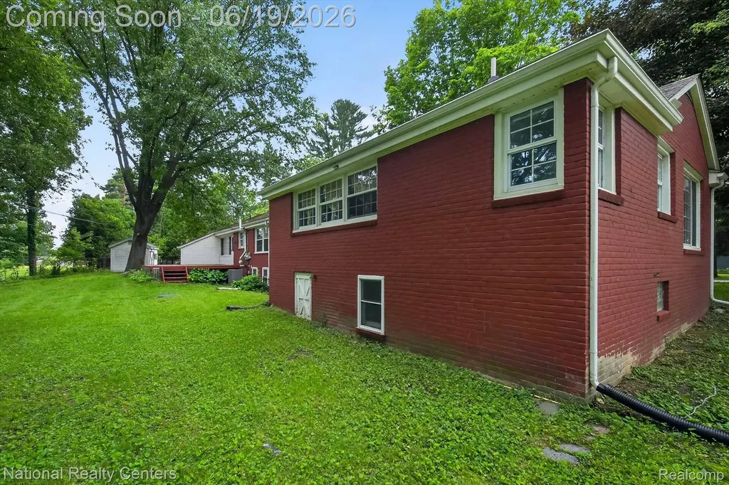 360 Woodland Drive Lyon Charter Township MI 48178