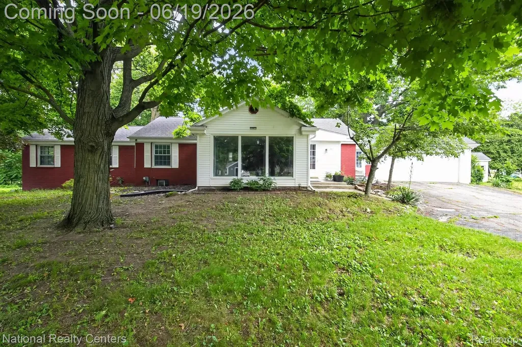 360 Woodland Drive Lyon Charter Township MI 48178