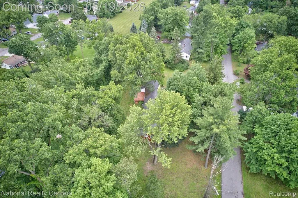 360 Woodland Drive Lyon Charter Township MI 48178