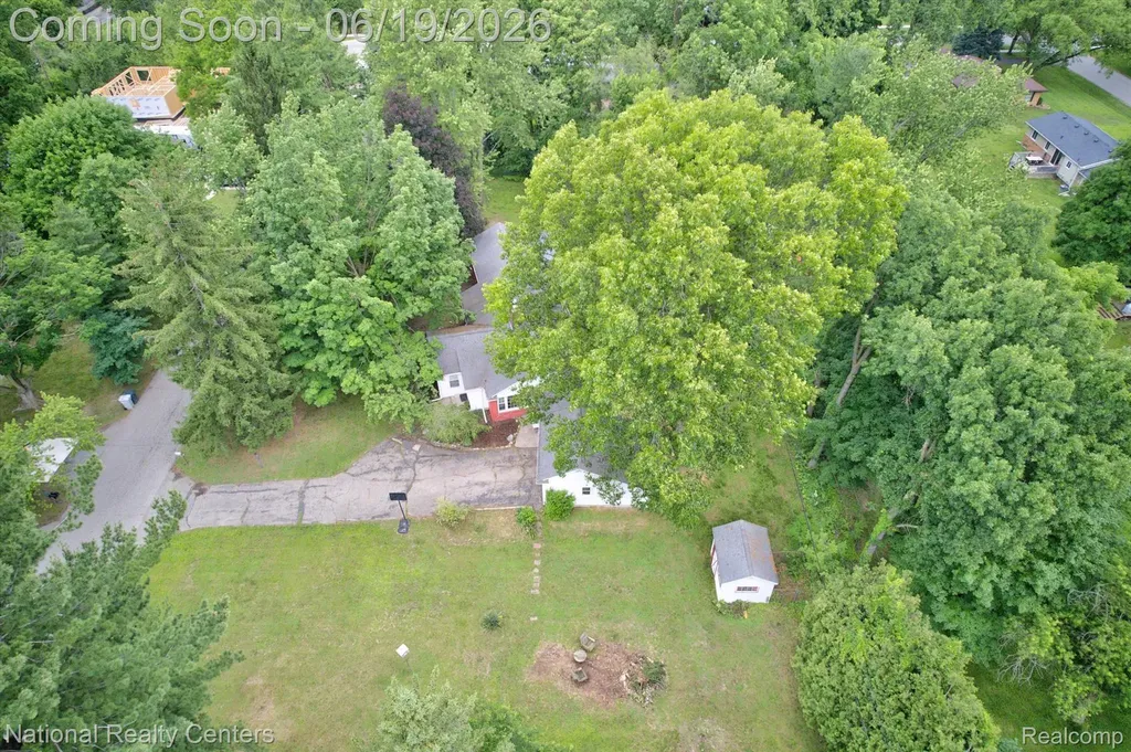 360 Woodland Drive Lyon Charter Township MI 48178