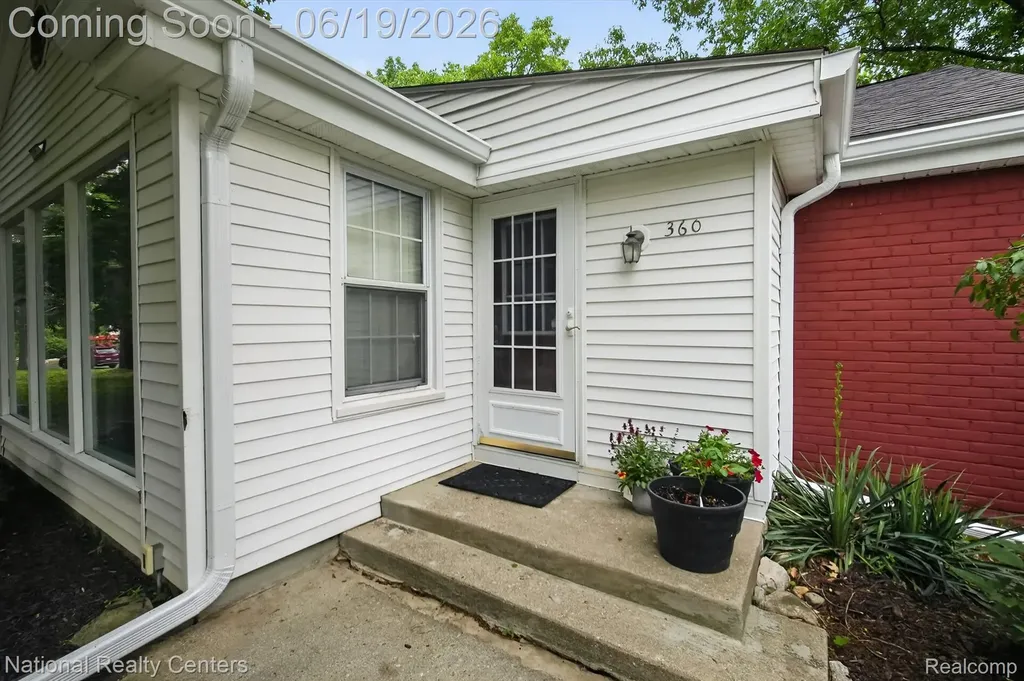 360 Woodland Drive Lyon Charter Township MI 48178