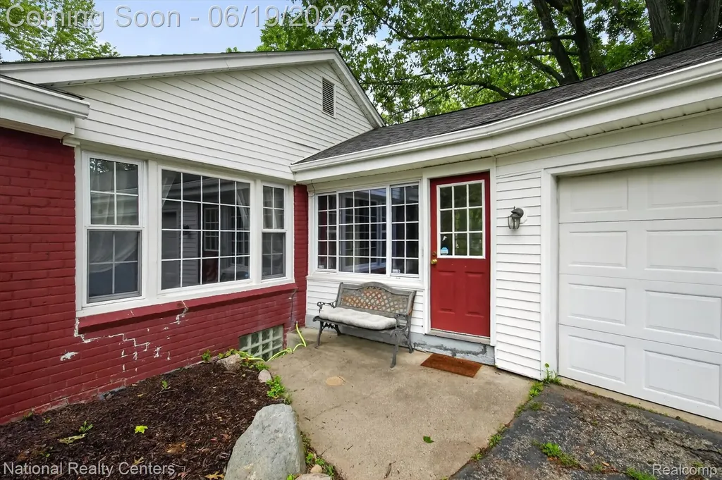 360 Woodland Drive Lyon Charter Township MI 48178