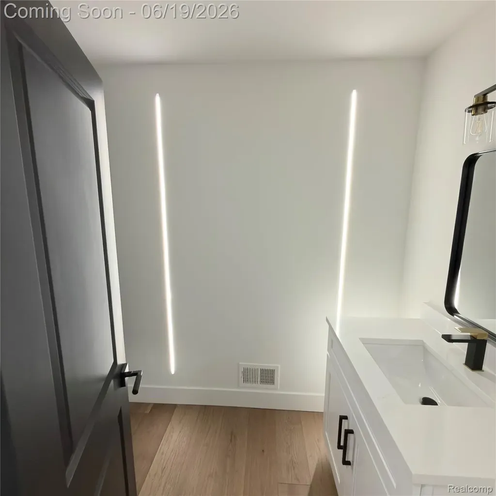 7275 Old Coach Trail Washington Township MI 48094