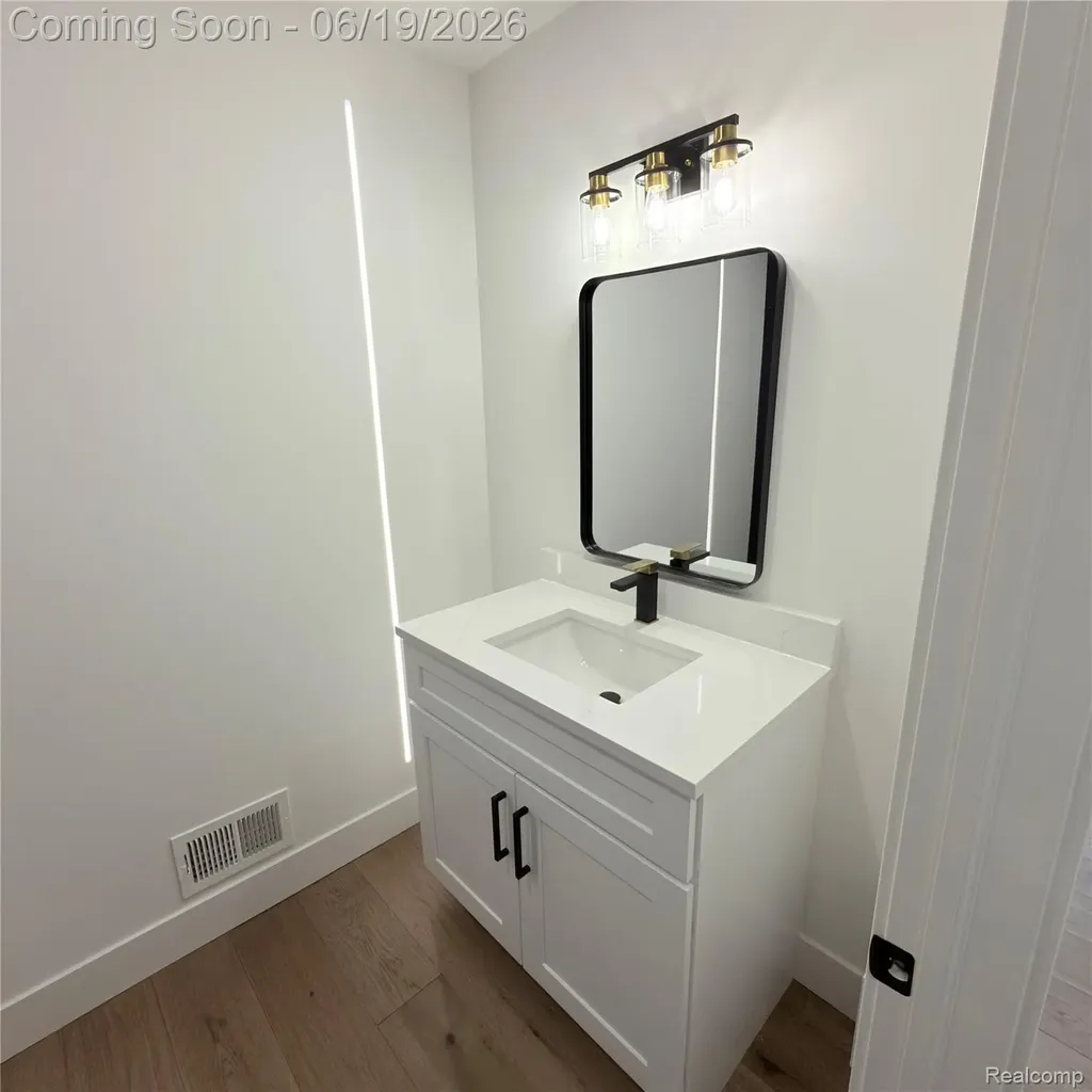 7275 Old Coach Trail Washington Township MI 48094