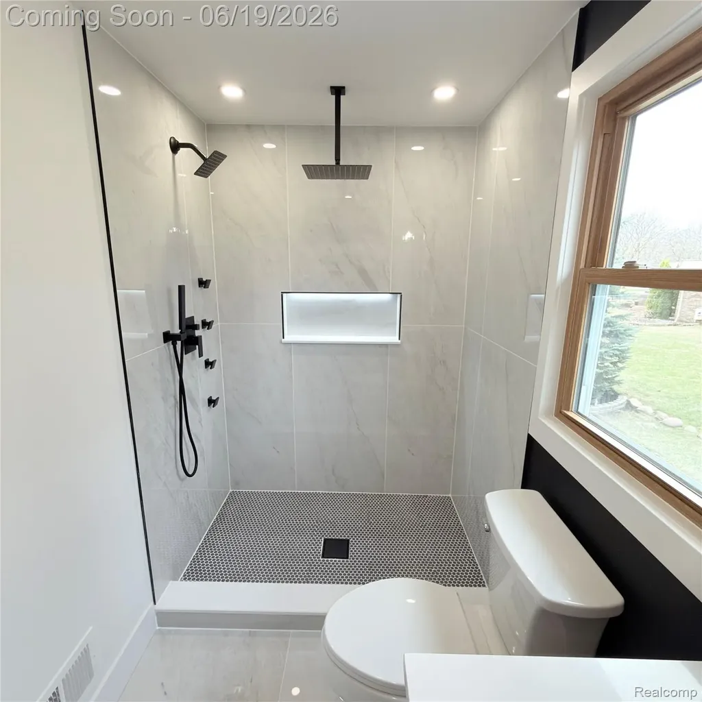7275 Old Coach Trail Washington Township MI 48094