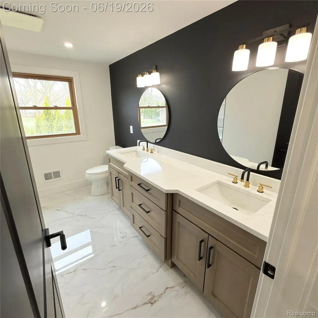 7275 Old Coach Trail Washington Township MI 48094