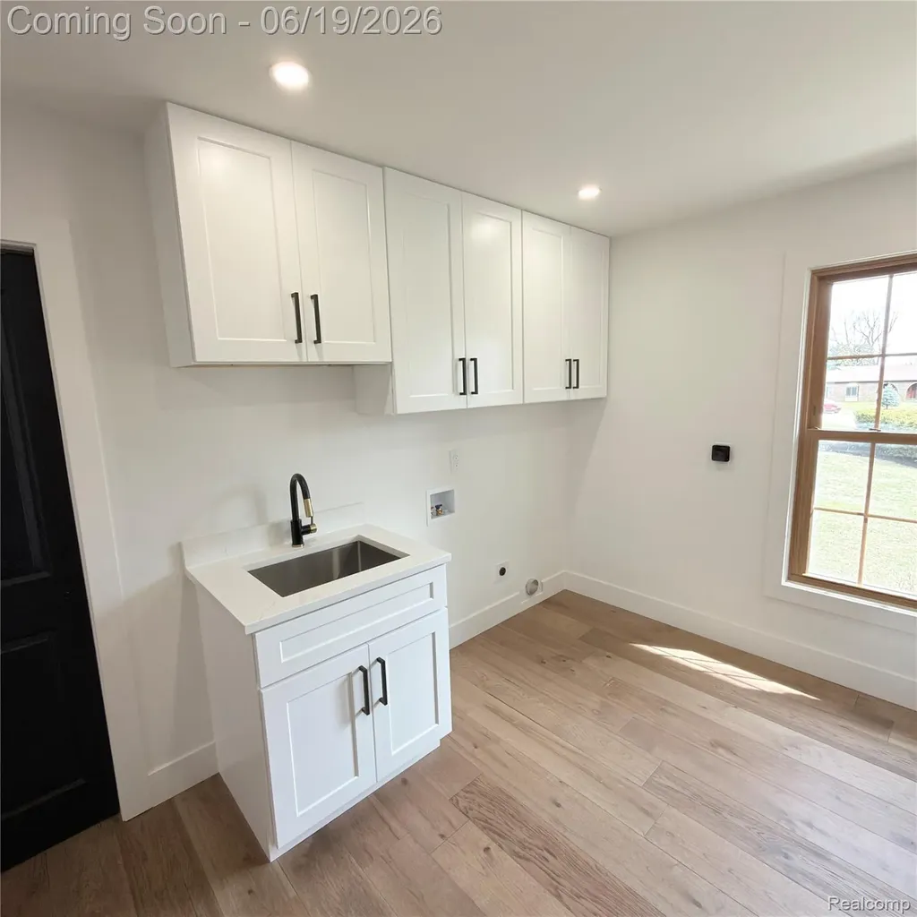 7275 Old Coach Trail Washington Township MI 48094