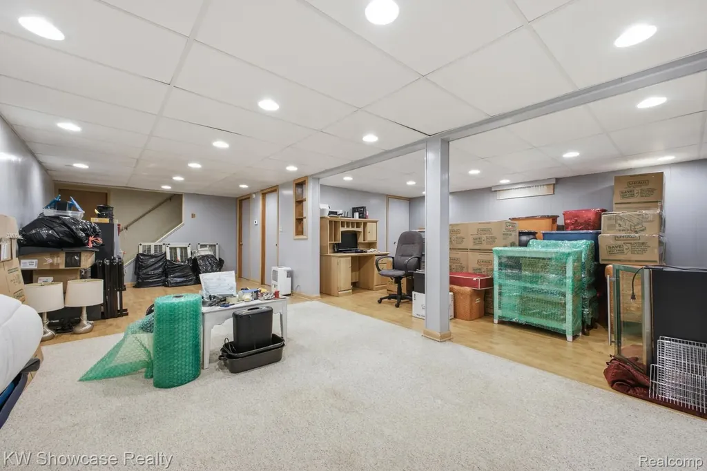 1659 Lockwood Highland Charter Township MI 48356