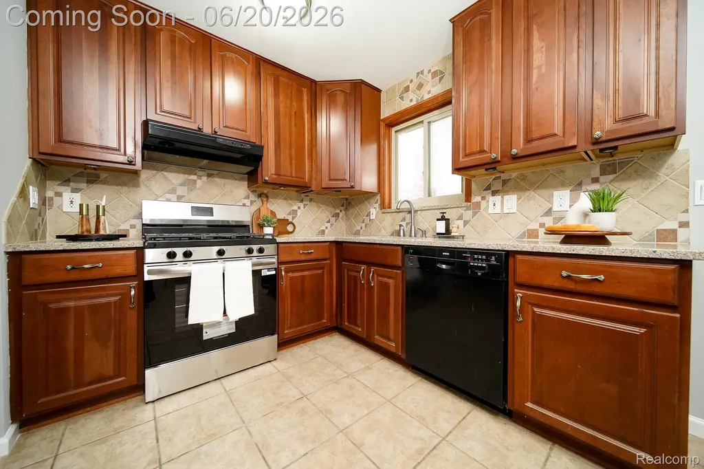 31114 Balmoral Street Garden City City MI 48135