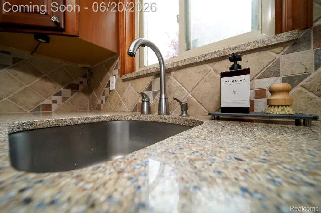 31114 Balmoral Street Garden City City MI 48135