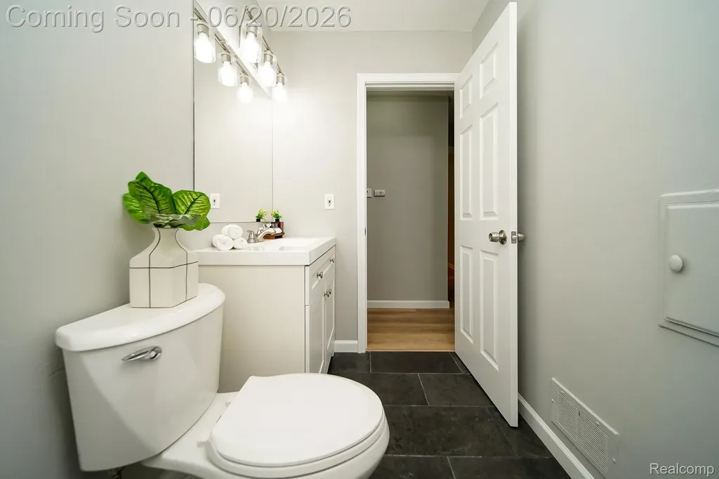 31114 Balmoral Street Garden City City MI 48135