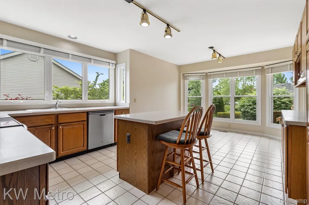 34721 Pembroke Avenue Livonia City MI 48152