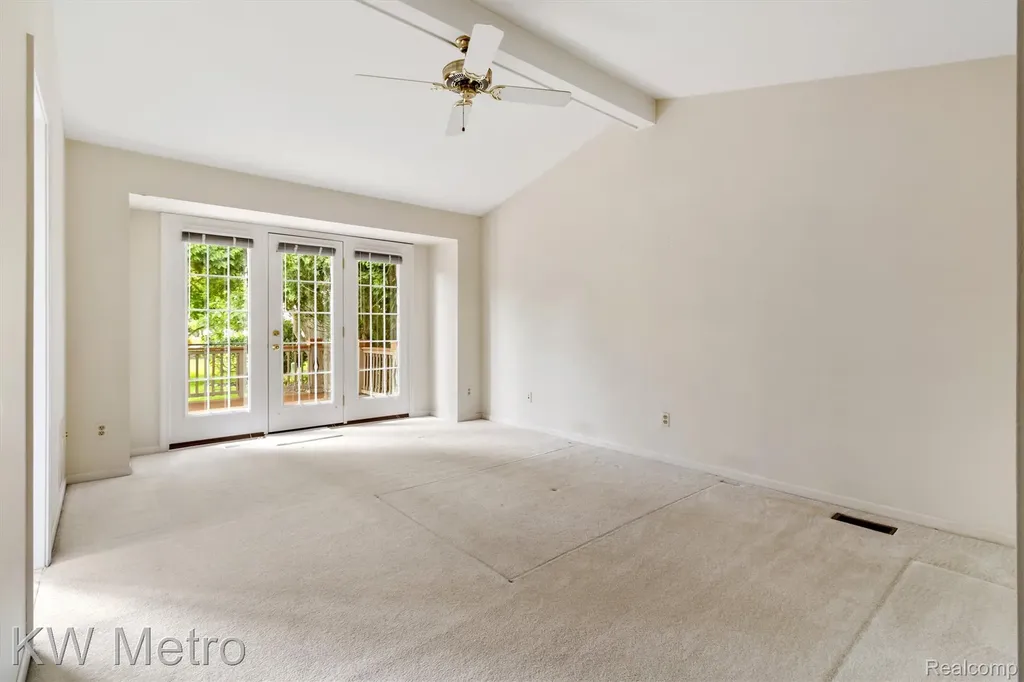 34721 Pembroke Avenue Livonia City MI 48152