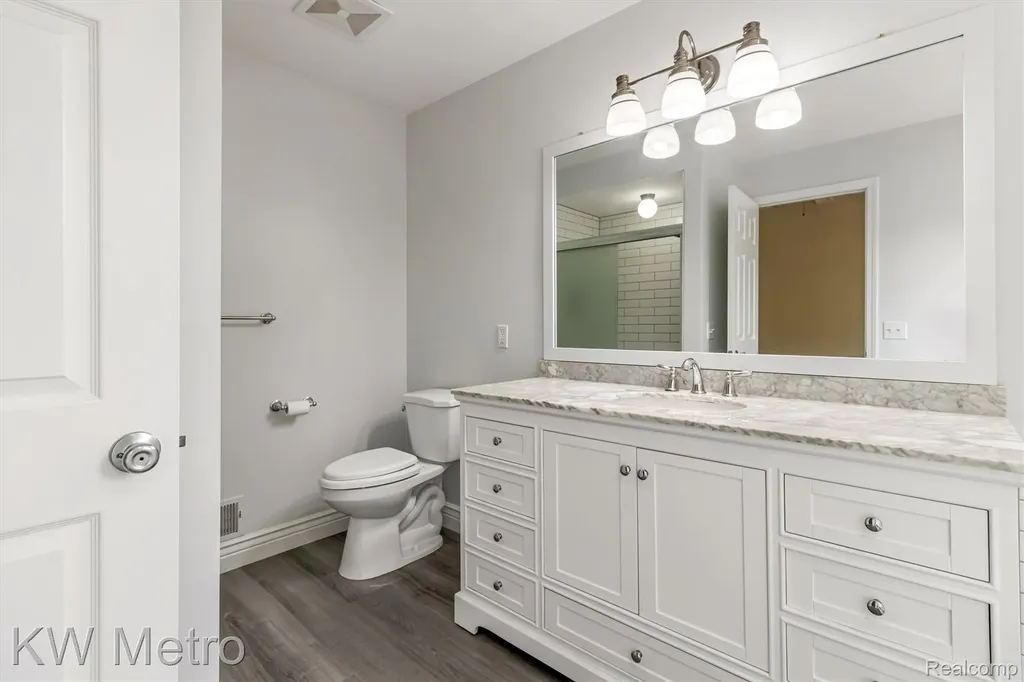 34721 Pembroke Avenue Livonia City MI 48152