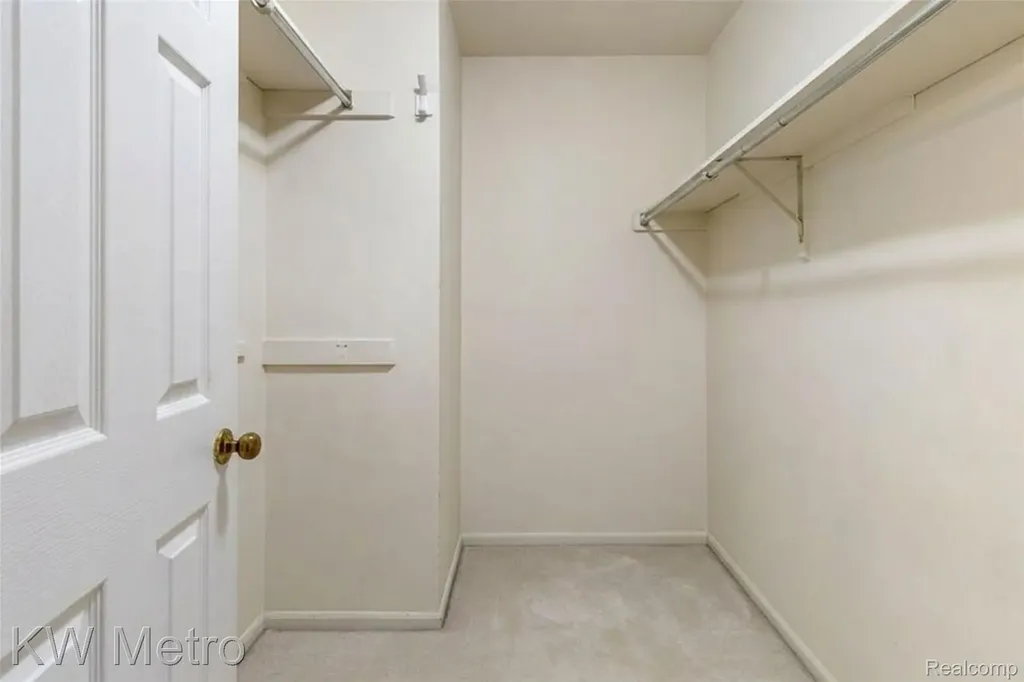 34721 Pembroke Avenue Livonia City MI 48152