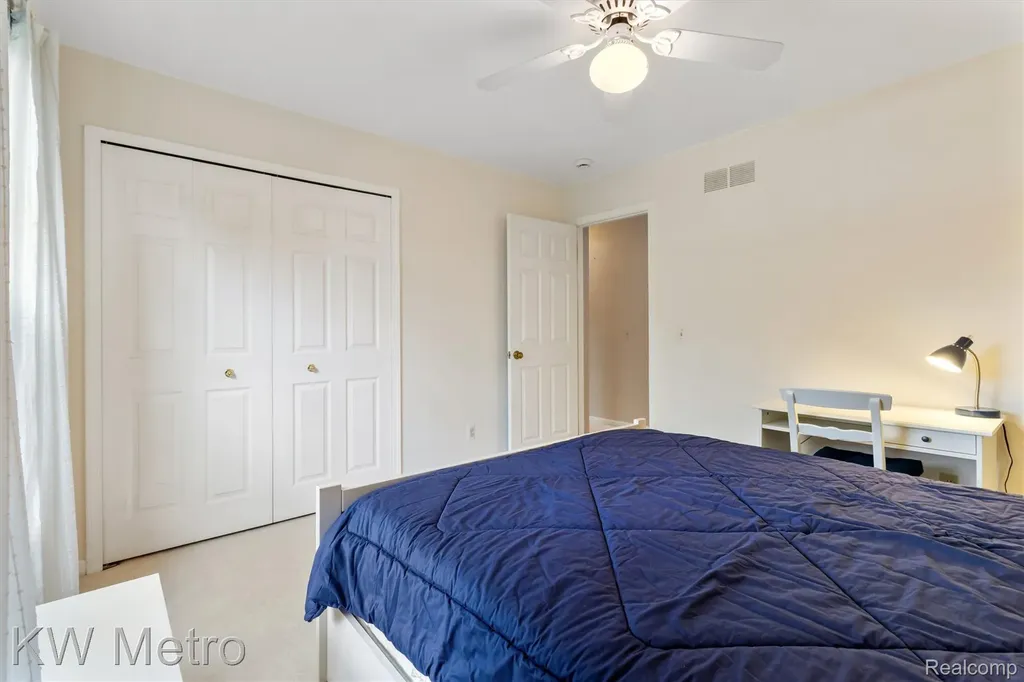 34721 Pembroke Avenue Livonia City MI 48152