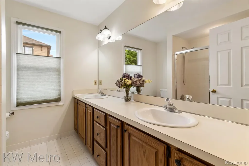 34721 Pembroke Avenue Livonia City MI 48152