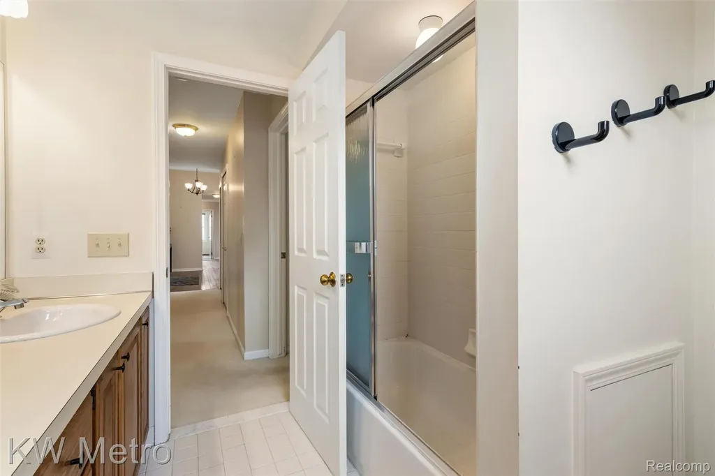 34721 Pembroke Avenue Livonia City MI 48152