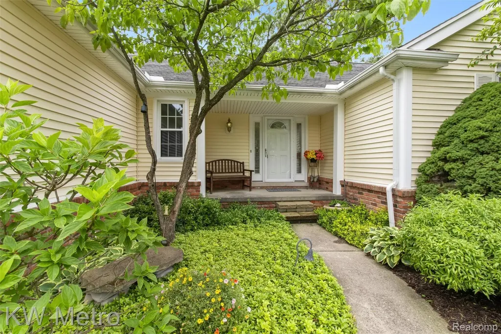 34721 Pembroke Avenue Livonia City MI 48152