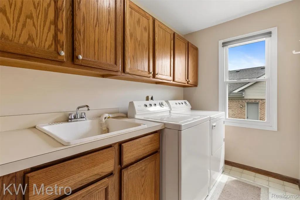 34721 Pembroke Avenue Livonia City MI 48152