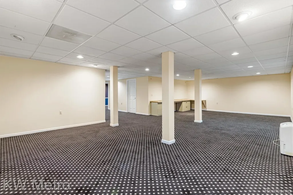 34721 Pembroke Avenue Livonia City MI 48152