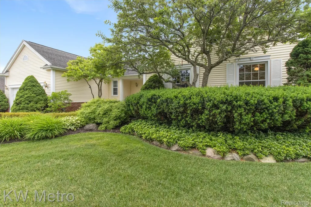 34721 Pembroke Avenue Livonia City MI 48152