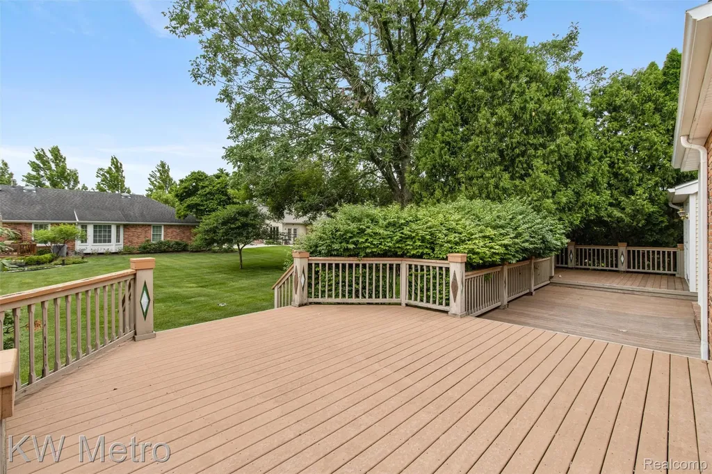 34721 Pembroke Avenue Livonia City MI 48152