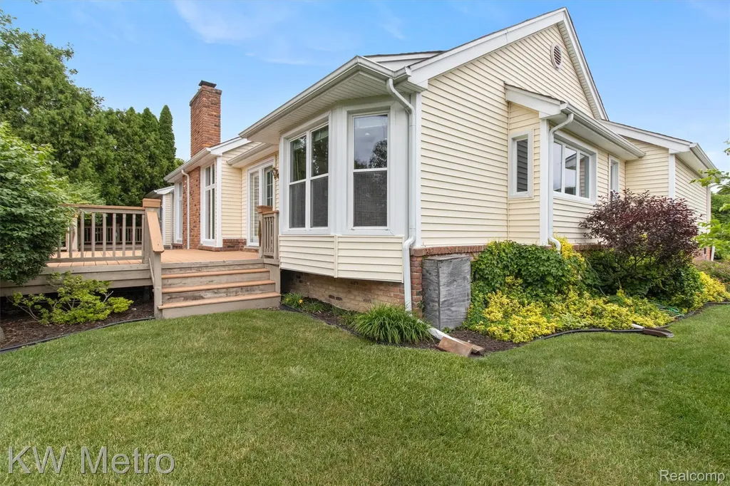 34721 Pembroke Avenue Livonia City MI 48152