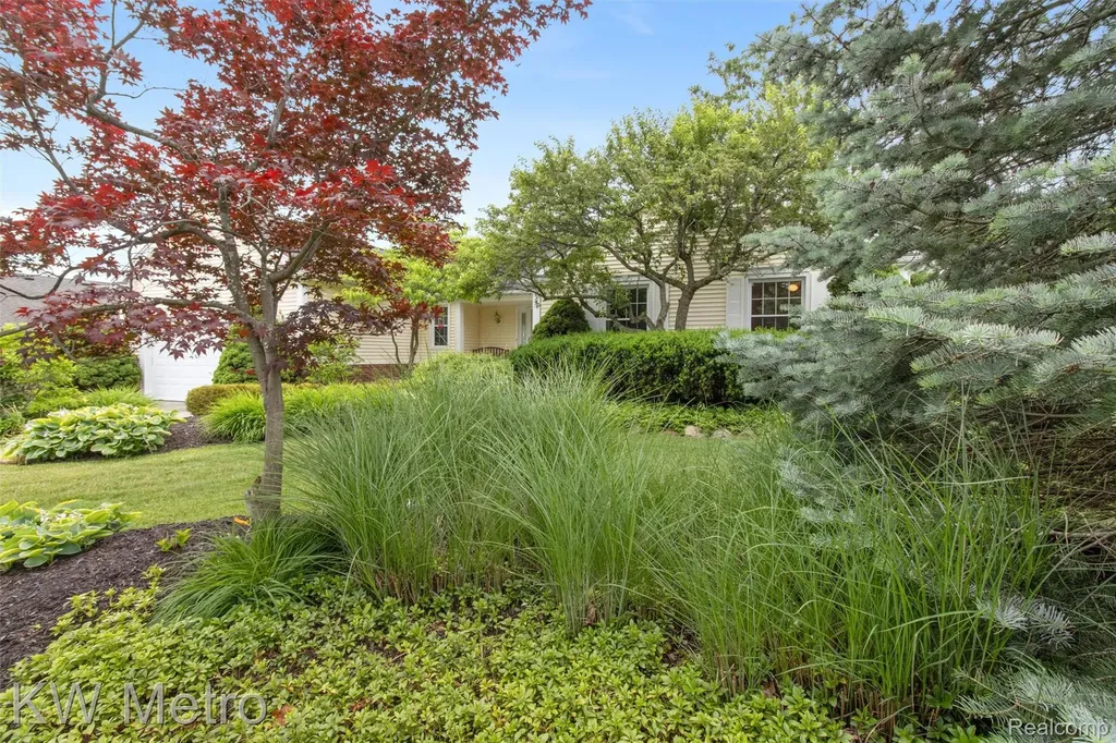 34721 Pembroke Avenue Livonia City MI 48152