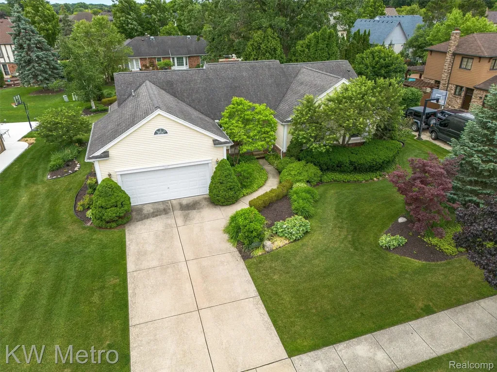 34721 Pembroke Avenue Livonia City MI 48152