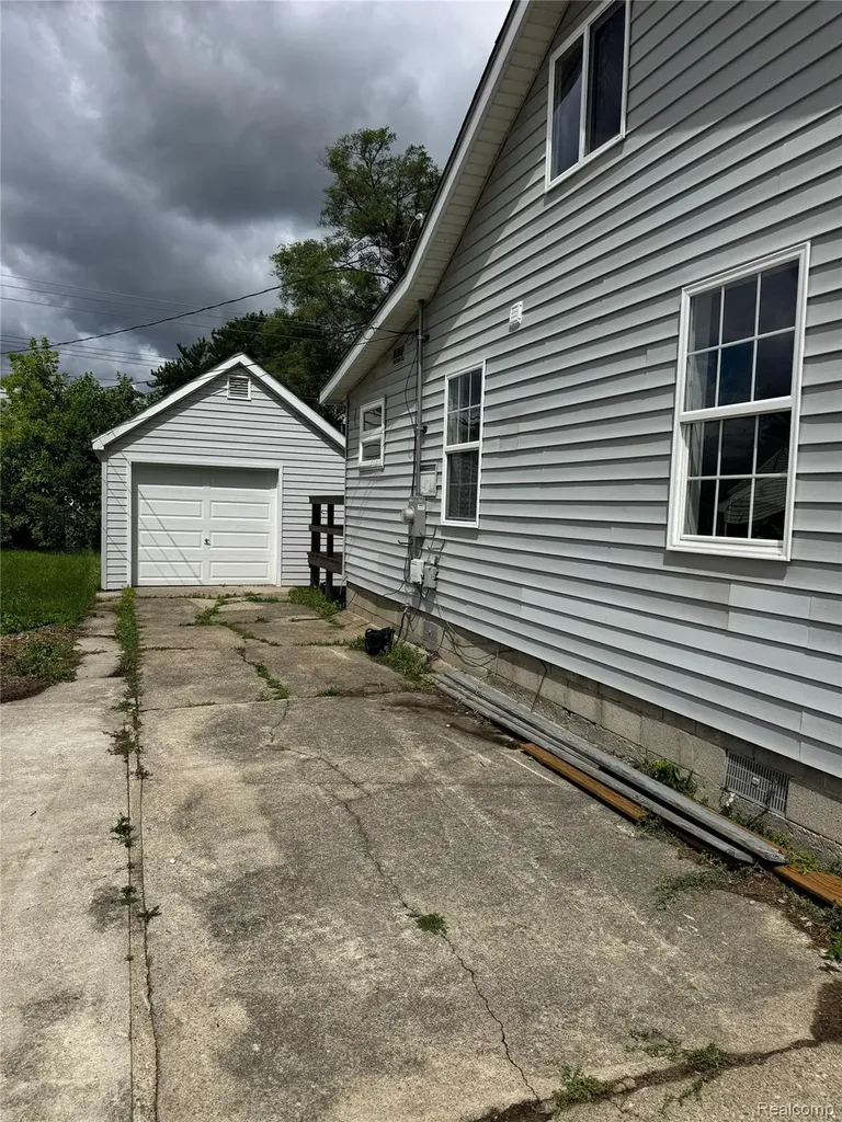 30769 Brush Street Madison Heights City MI 48071